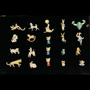 Vintage costume pins 20 Items